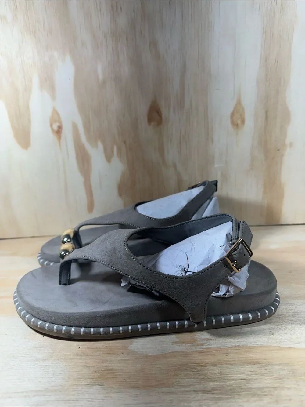 Mia Suede Gray Thong Sandals Women’s Size 8